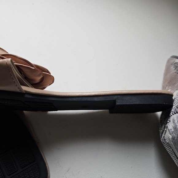 Elegant Tan Floral Women's Slide Sandals Size 9.5 NWOT - Picture 9 of 9